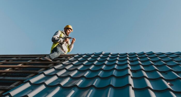 Comparing Asphalt Shingles vs. Metal Roofing - Roofs By Warren